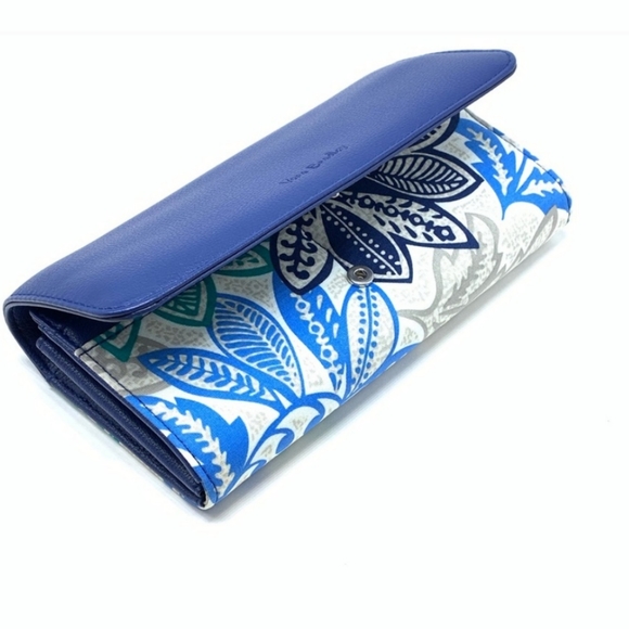 ✨SALE!✨Vera Bradley RFID Audrey Wallet in Santiago - Picture 1 of 6